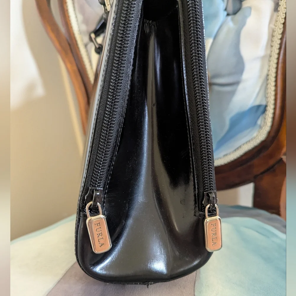 Vintage Furla Made In italy Black Patent Leather Handbag Shoulder bag - Picture 6 of 7